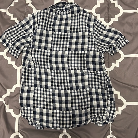 EUC Boys size S (6-7) Old Navy button up shirt - Picture 2 of 4